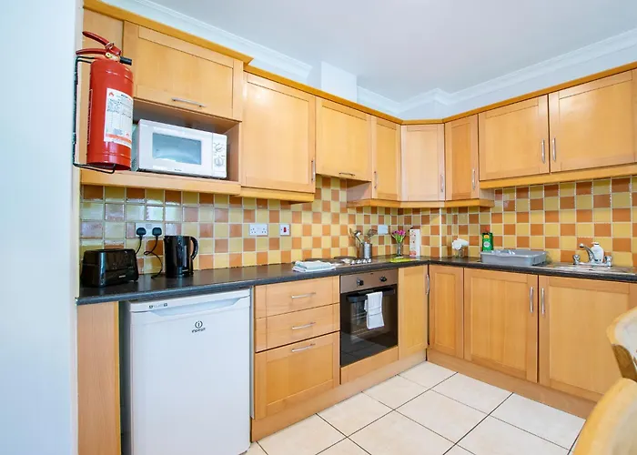 54 - Spacious Townhouse By Shortstays