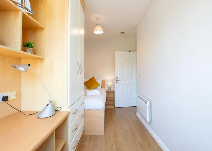 54 - Spacious Townhouse By Shortstays *