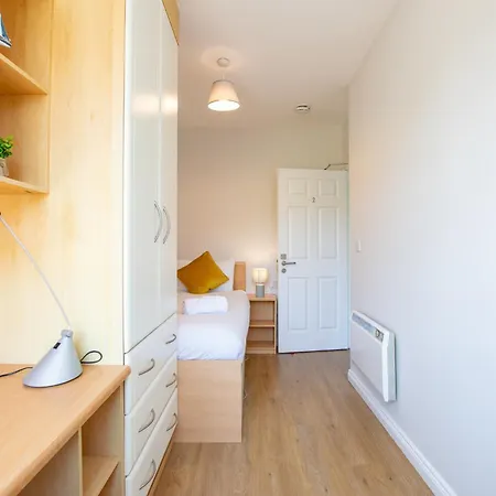 54 - Spacious Townhouse By Shortstays - Parking *