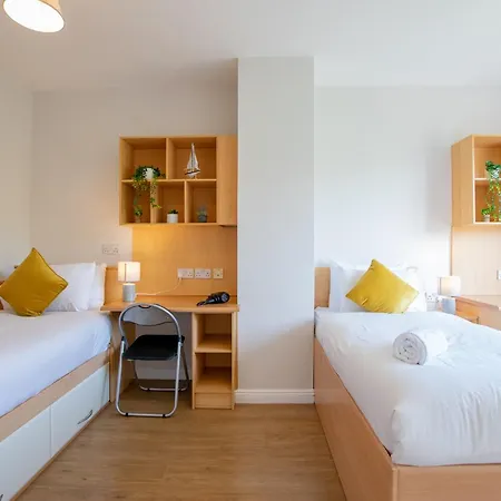 Holiday home 54 - Spacious Townhouse By Shortstays