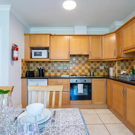 54 - Spacious Townhouse By Shortstays Holiday home Galway
