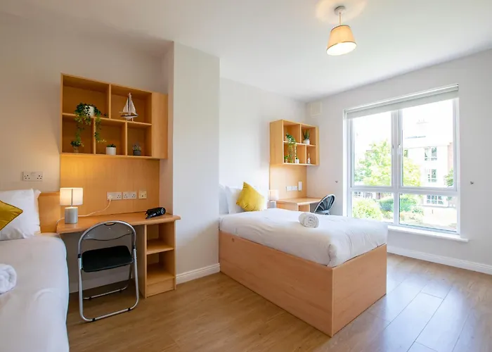 54 - Spacious Townhouse By Shortstays