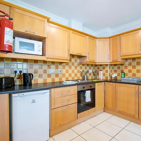 54 - Spacious Townhouse By Shortstays