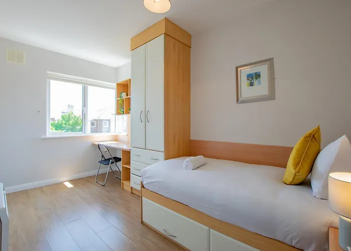 54 - Spacious Townhouse By Shortstays גלוואיי