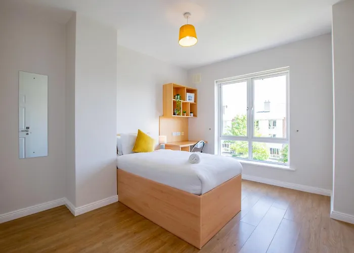 בית נופש 54 - Spacious Townhouse By Shortstays גלוואיי