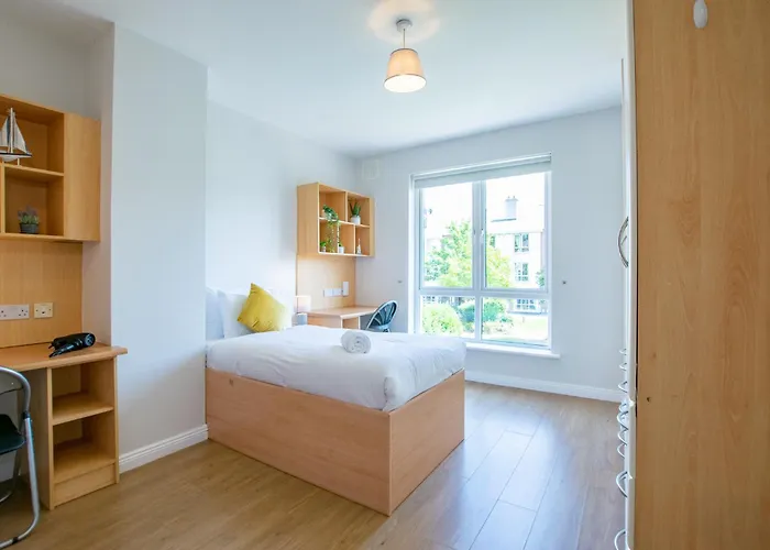 54 - Spacious Townhouse By Shortstays גלוואיי